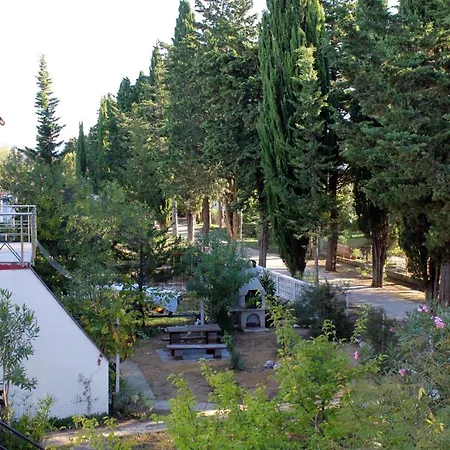 Apartment Apartments With Parking Space Sabunike, Zadar - 5745